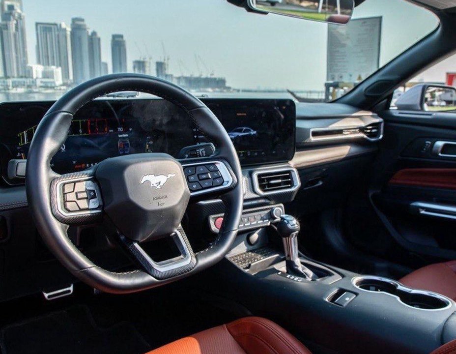 FORD MUSTANG 6